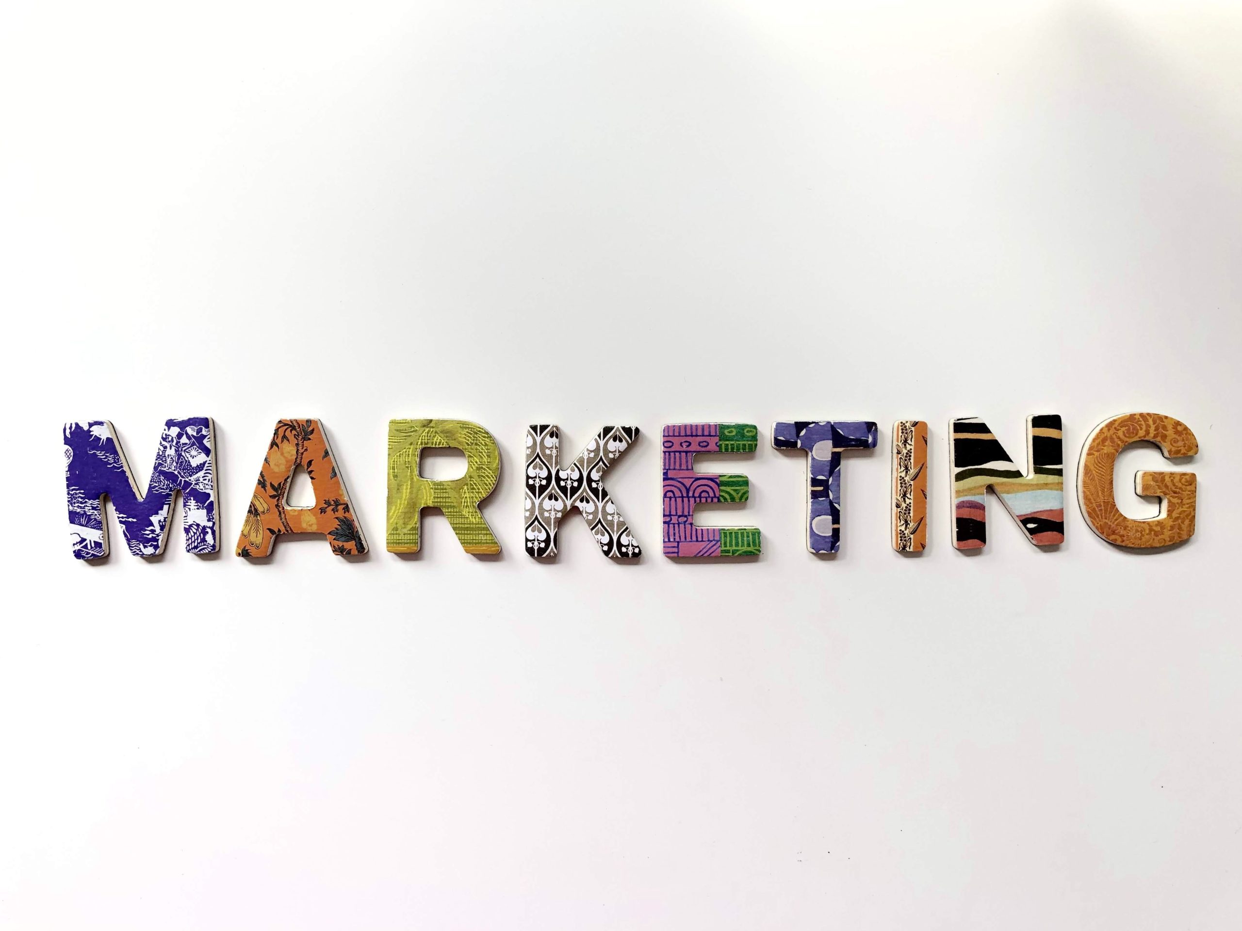 Text of the word "marketing."